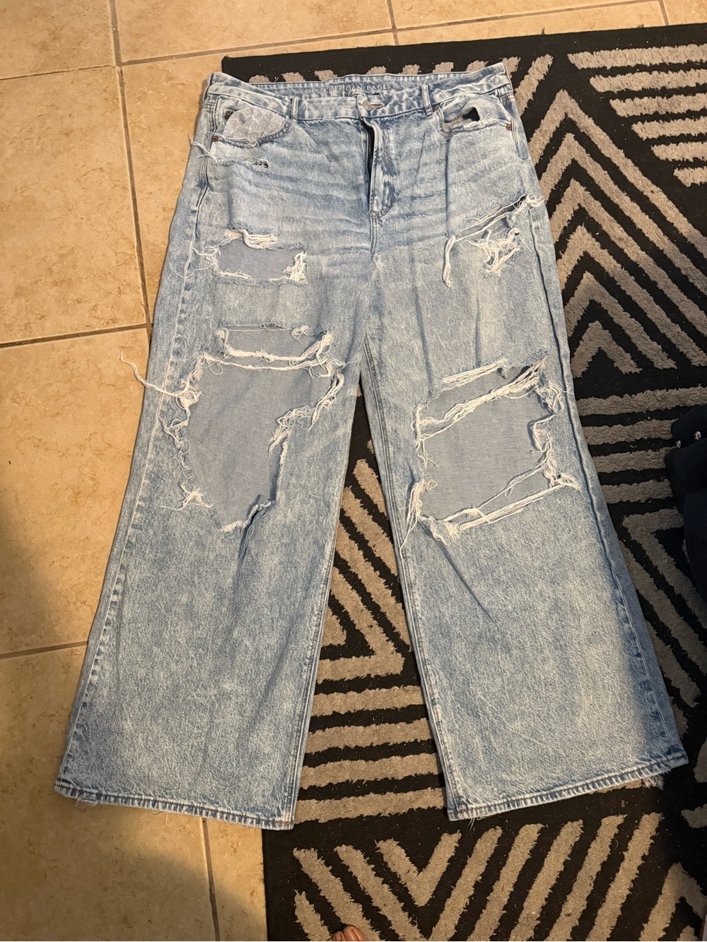 American Eagle Baggy Wide Leg Distressed Jeans Light Wash Size 20